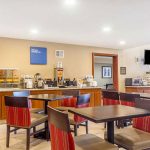 Comfort Inn & Suites Rocklin - Roseville breakfast room with table seating